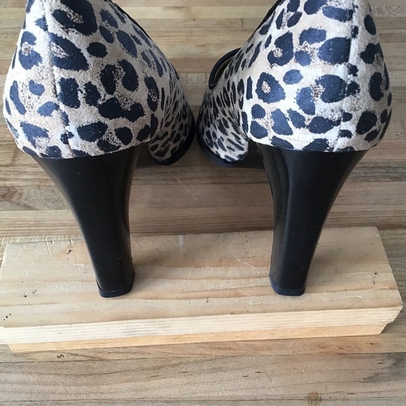 Newport News Cheetah print leather heels size 9 - Picture 4 of 6